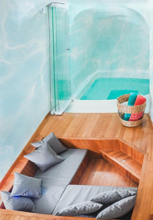 Sweet Nectar Villa With Hot Tub Pýrgos 外观 照片